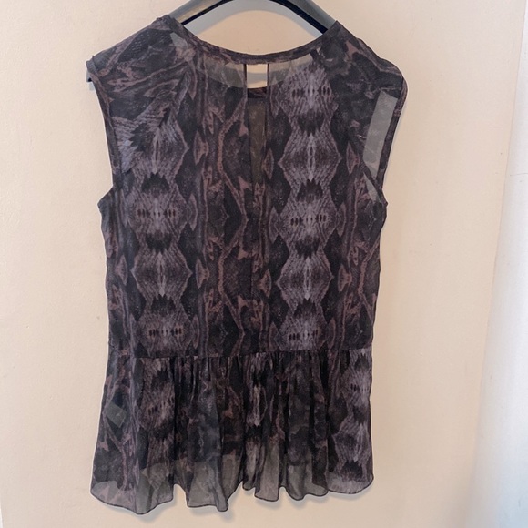Rebecca Taylor Snake Print Sheer Ruffle Hem Blouse Size 4 (NWOT) - Picture 3 of 5